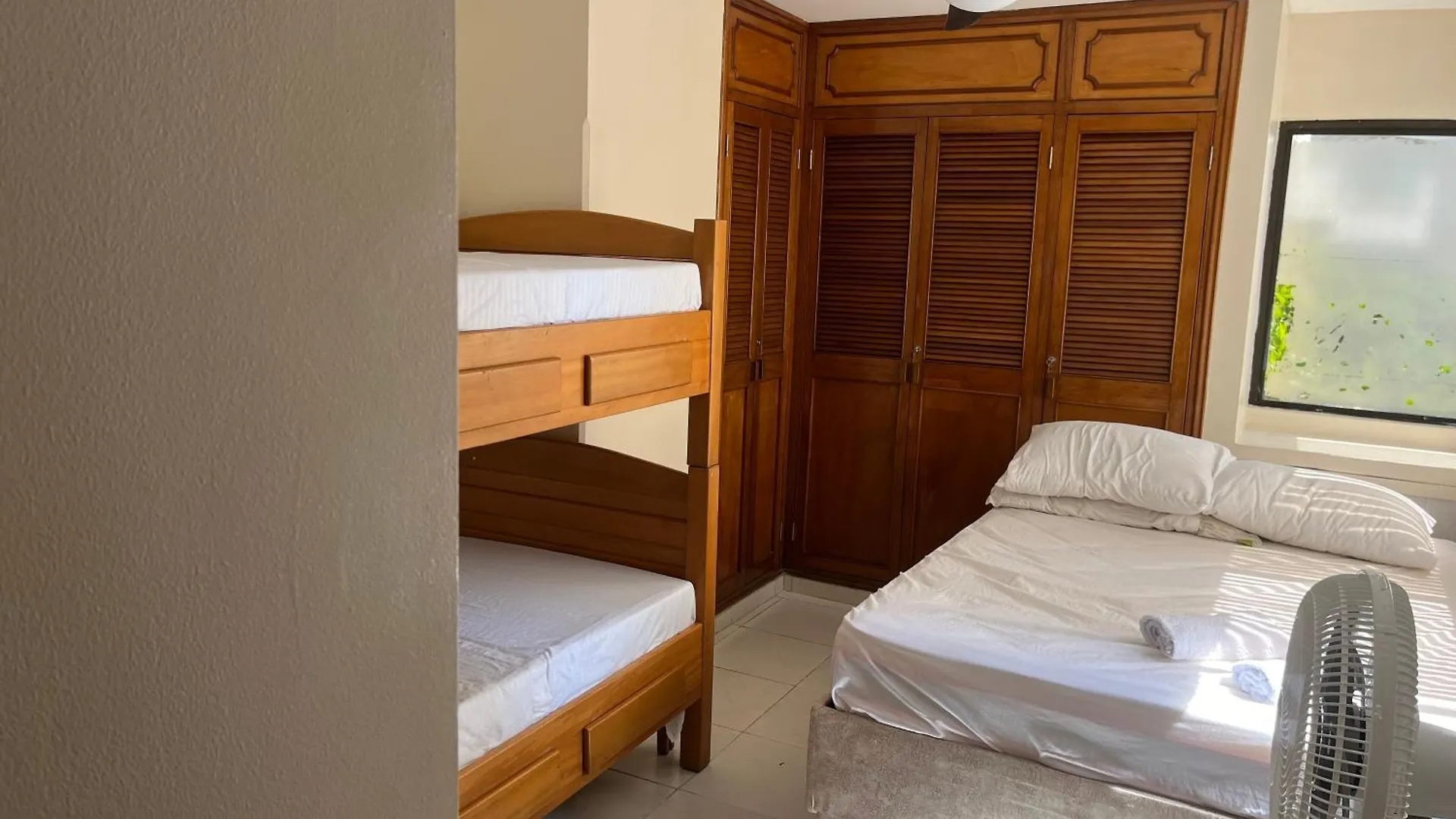 Cabrero, Cerca De La Ciudad Amurallada Y Playa Cartagena 0*,  Colômbia