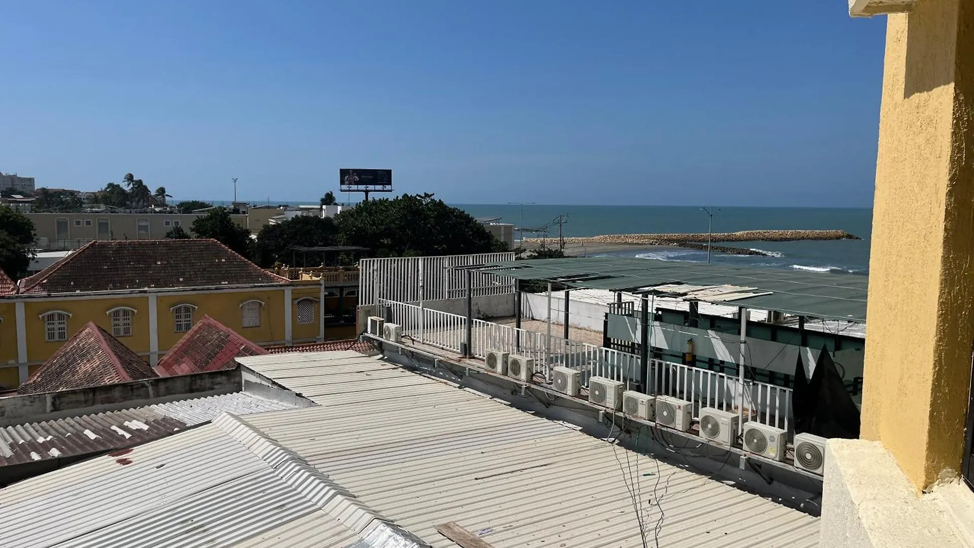 Cabrero, Cerca De La Ciudad Amurallada Y Playa location