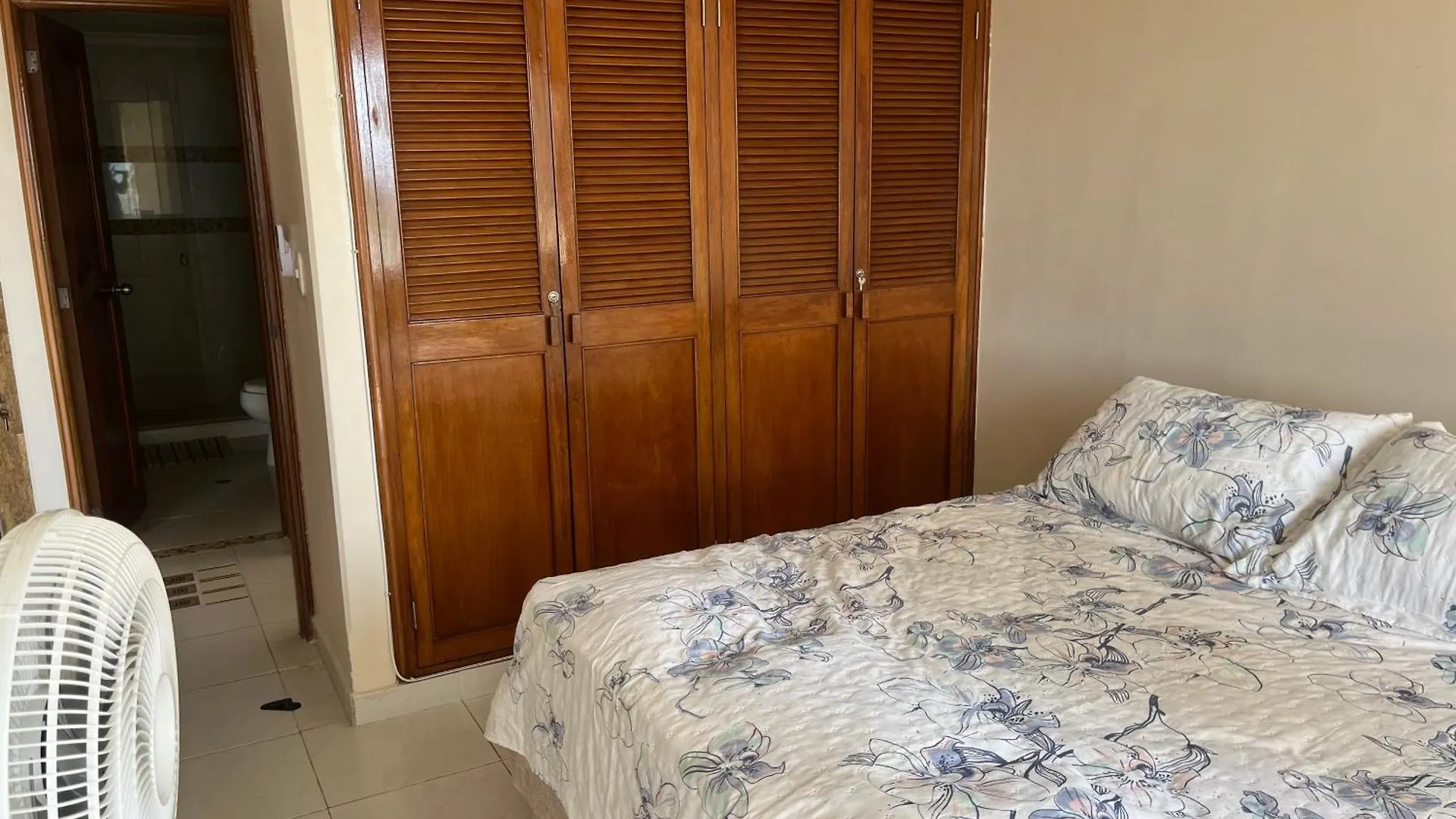 Cabrero, Cerca De La Ciudad Amurallada Y Playa Cartagena 0*,  Colombia